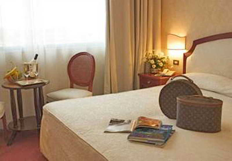 Hotel Martini 奧爾比亞 外观 照片